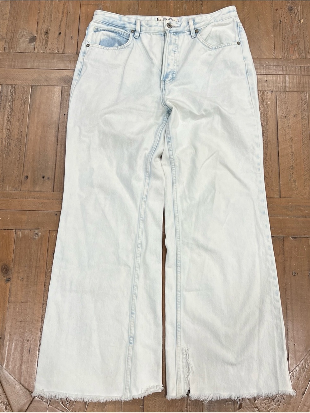 We The Free Wide Leg Raw Hem Jeans Women’s 30 Ultra Light Bleached Distressed